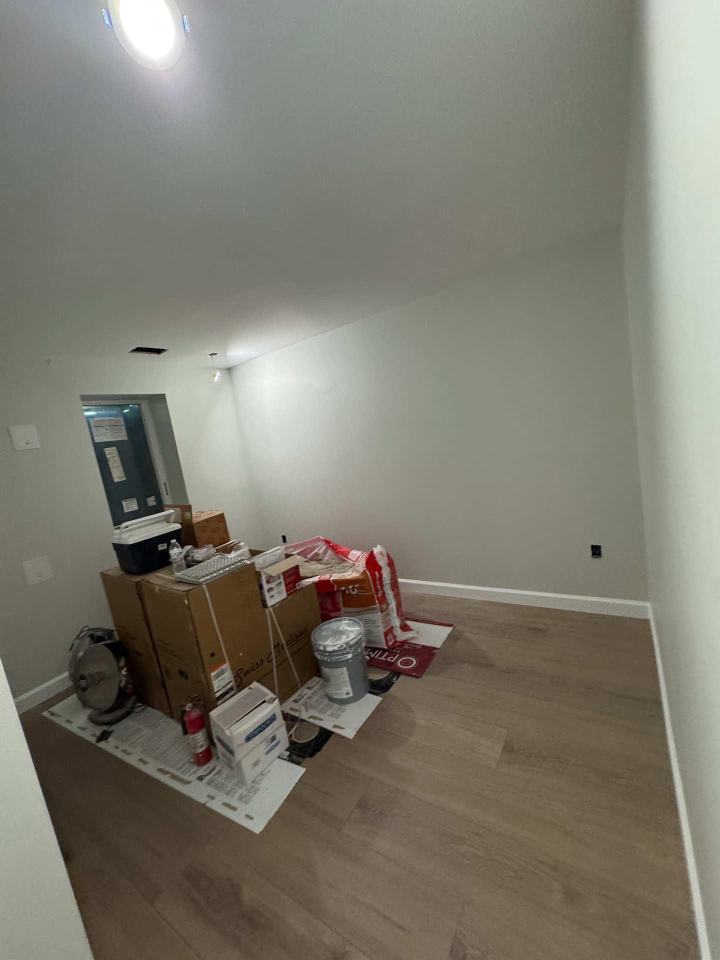 Bedroom Drywall to Paint after
