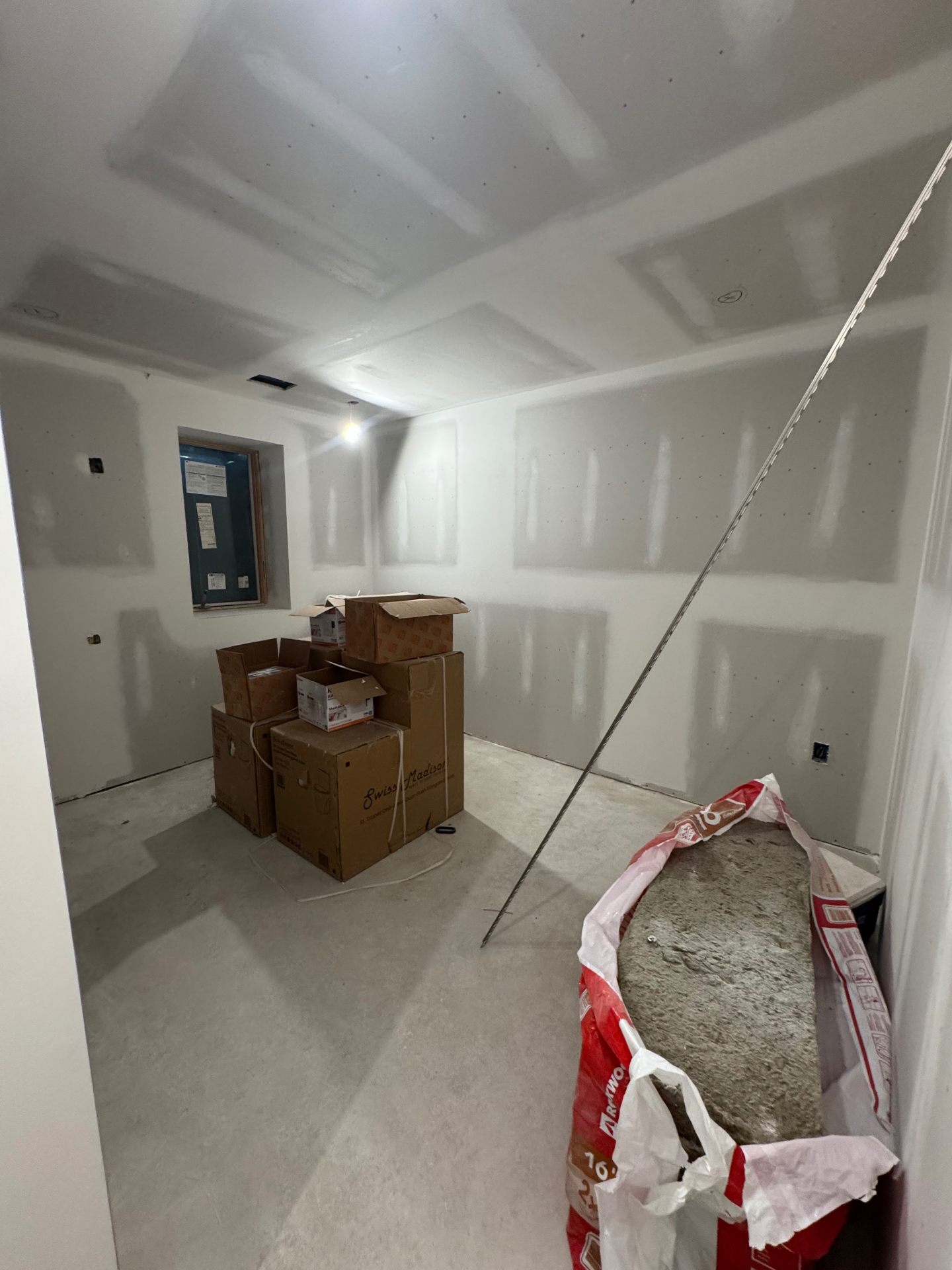 Bedroom Drywall to Paint before